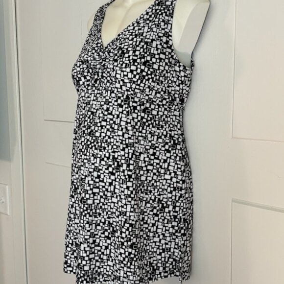 Sleeveless maternity top - Picture 1 of 5